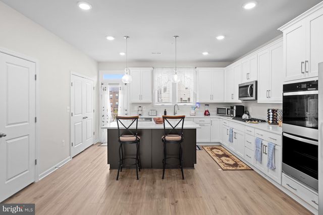 4833 VISTA GLEN LN, Lanham, MD 20706