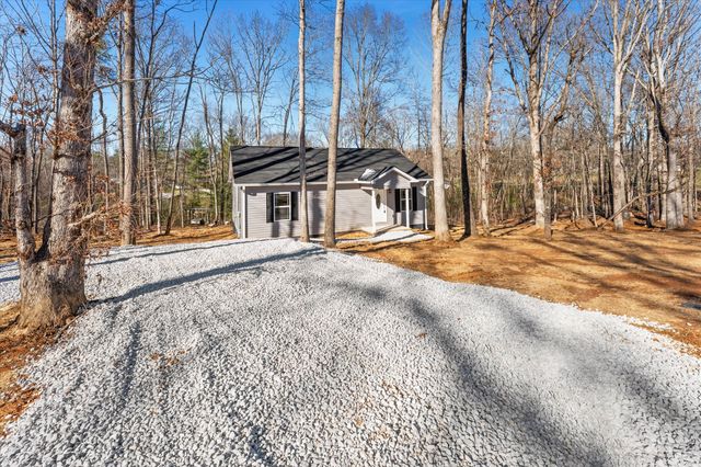 18 Central St, Tracy City, TN 37387