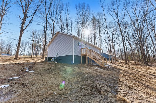 18 Central St, Tracy City, TN 37387