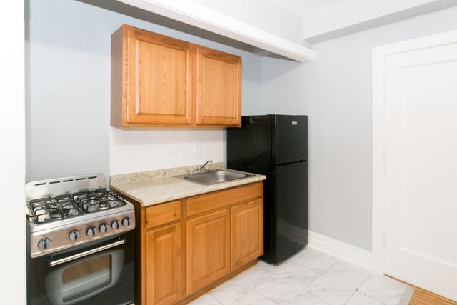 4604 N Beacon Street 2C, Chicago, IL 60640