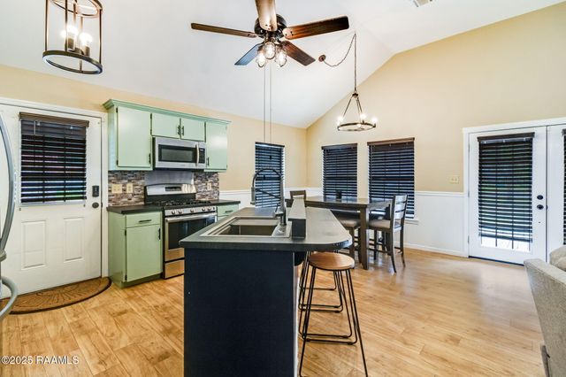 1010 Red Barn Road Road, Breaux Bridge, LA 70517