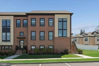 61 VILLAGE DR, Skillman, NJ 08558