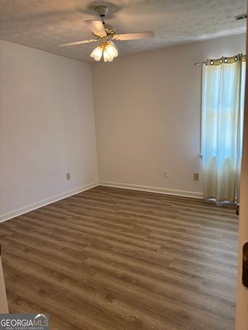 135 Courtyard Lane, Fayetteville, GA 30215