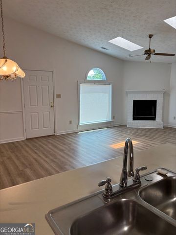 135 Courtyard Lane, Fayetteville, GA 30215