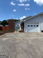 135 Courtyard Lane, Fayetteville, GA 30215