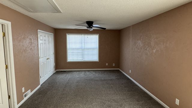 5 Garth Dr, Clarksville, TN 37040