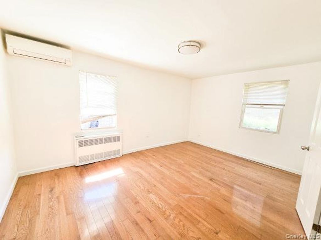 6119 170 Street, Fresh Meadows, NY 11365 — photo 3