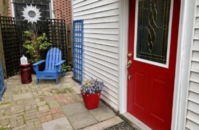389 E Deerpath Road 1, Lake Forest, IL 60045