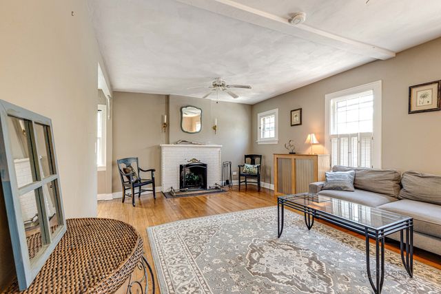 389 E Deerpath Road 1, Lake Forest, IL 60045