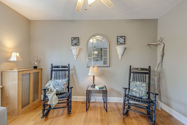 389 E Deerpath Road 1, Lake Forest, IL 60045