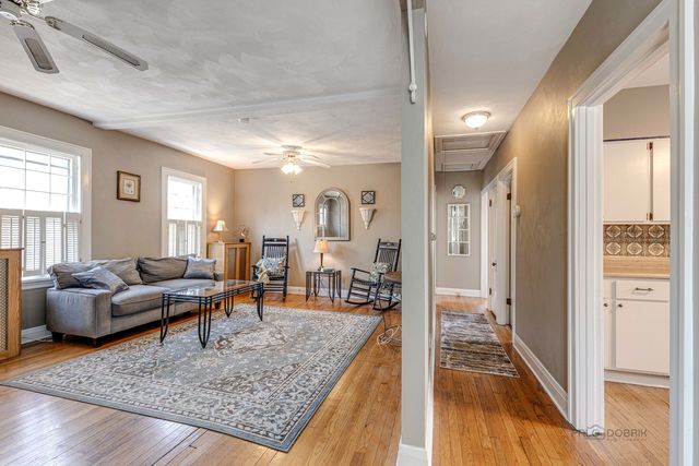389 E Deerpath Road 1, Lake Forest, IL 60045