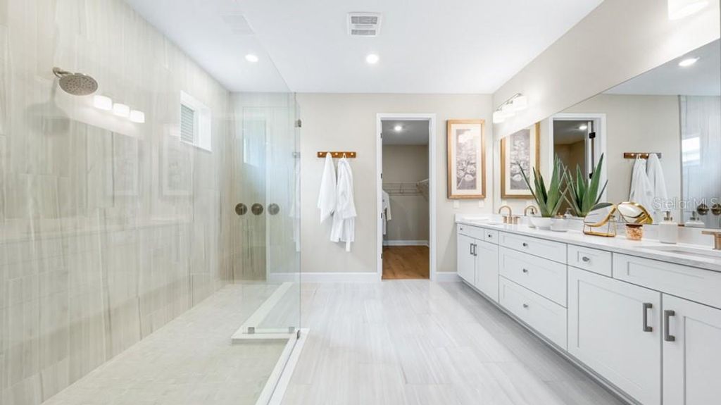 Image 15 of property listing at 1545 TRAILHEAD LANE, Zephyrhills, FL 33541