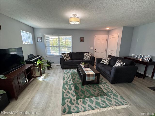 606 Kimball Street, Howell, MI 48855