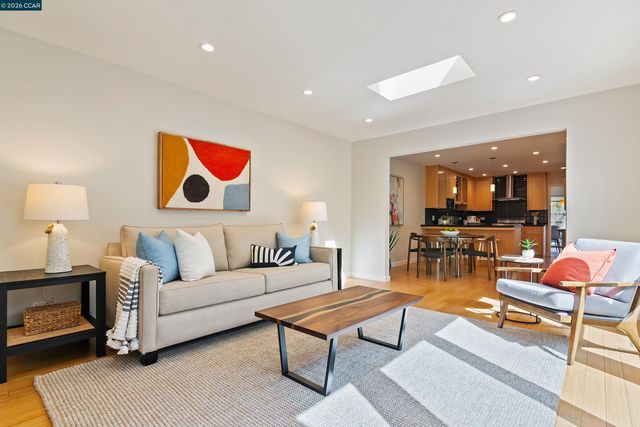 7 Doral Dr, Moraga, CA 94556