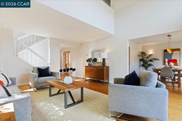 7 Doral Dr, Moraga, CA 94556