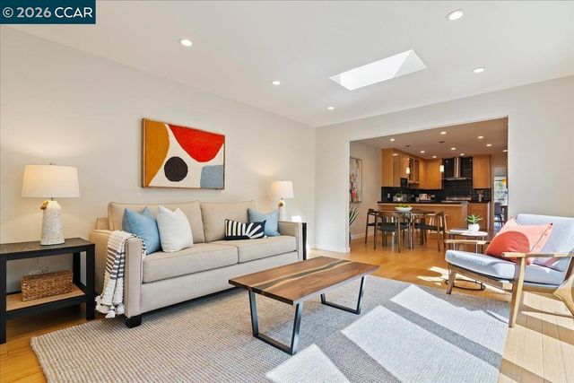 7 Doral Dr, Moraga, CA 94556