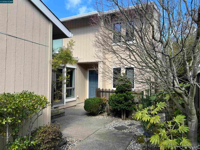 7 Doral Dr, Moraga, CA 94556