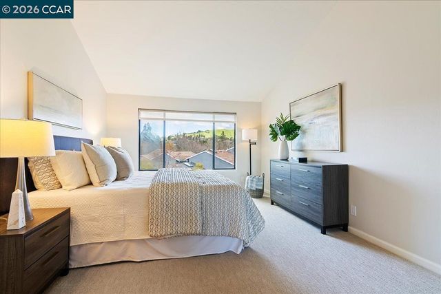 7 Doral Dr, Moraga, CA 94556