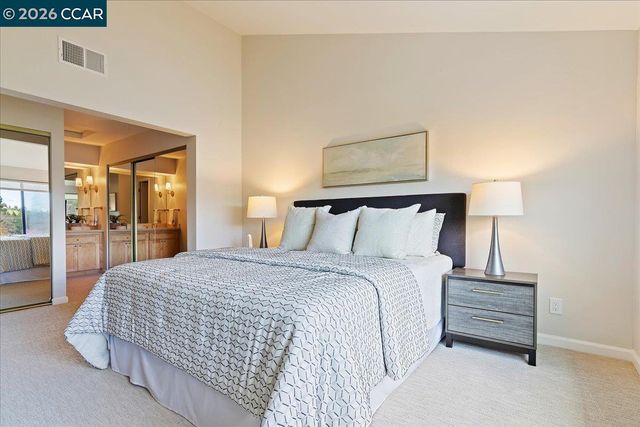 7 Doral Dr, Moraga, CA 94556