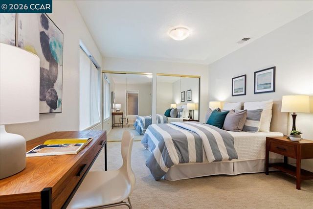 7 Doral Dr, Moraga, CA 94556