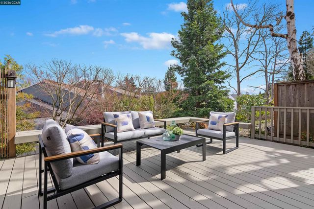 7 Doral Dr, Moraga, CA 94556