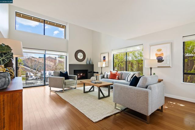 7 Doral Dr, Moraga, CA 94556