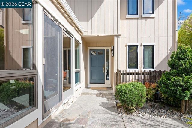 7 Doral Dr, Moraga, CA 94556