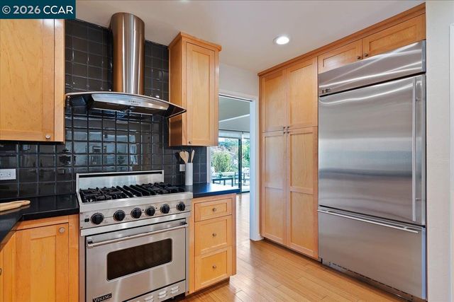 7 Doral Dr, Moraga, CA 94556