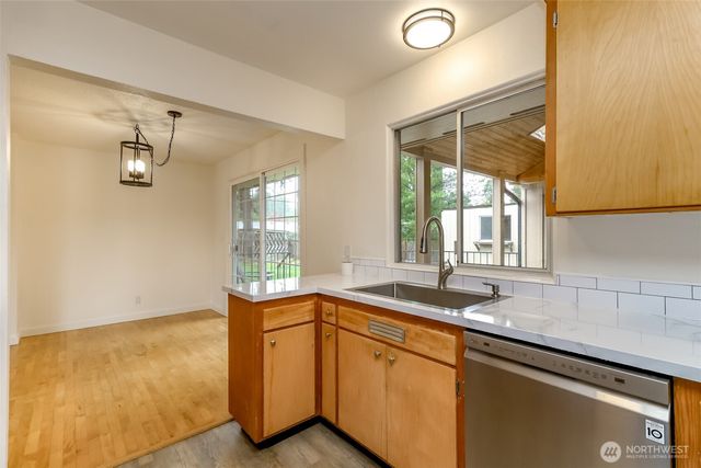 8223 Sherwood Forest Street SW, Lakewood, WA 98498