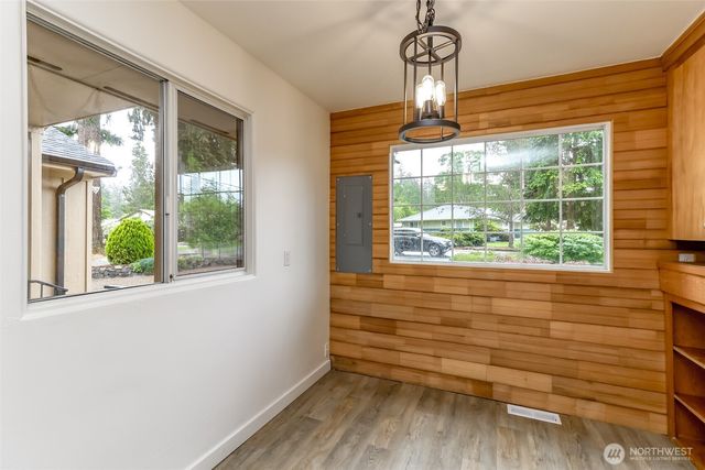 8223 Sherwood Forest Street SW, Lakewood, WA 98498