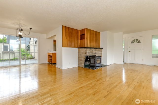 8223 Sherwood Forest Street SW, Lakewood, WA 98498