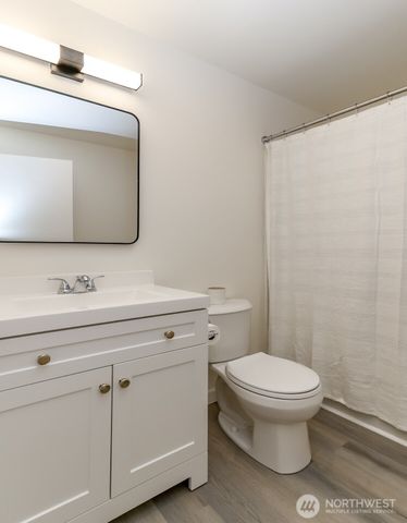 8223 Sherwood Forest Street SW, Lakewood, WA 98498