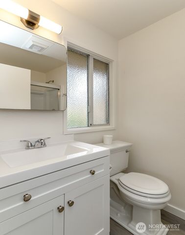8223 Sherwood Forest Street SW, Lakewood, WA 98498