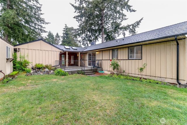 8223 Sherwood Forest Street SW, Lakewood, WA 98498