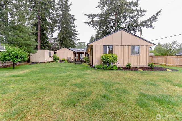 8223 Sherwood Forest Street SW, Lakewood, WA 98498