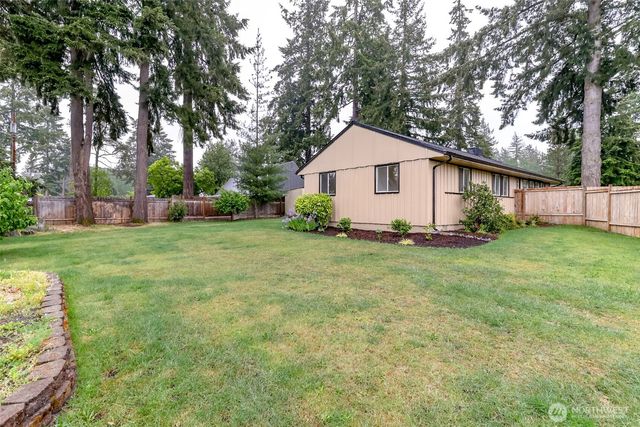 8223 Sherwood Forest Street SW, Lakewood, WA 98498