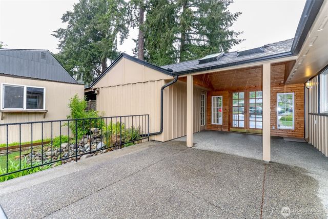 8223 Sherwood Forest Street SW, Lakewood, WA 98498