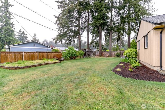 8223 Sherwood Forest Street SW, Lakewood, WA 98498