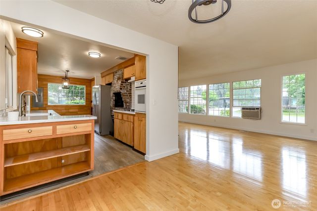 8223 Sherwood Forest Street SW, Lakewood, WA 98498