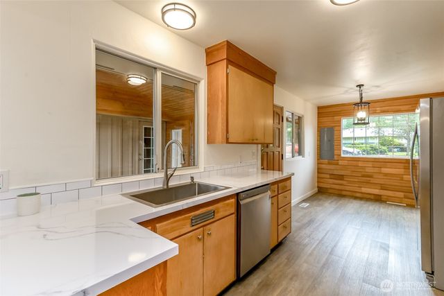8223 Sherwood Forest Street SW, Lakewood, WA 98498