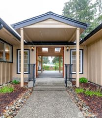 8223 Sherwood Forest Street SW, Lakewood, WA 98498