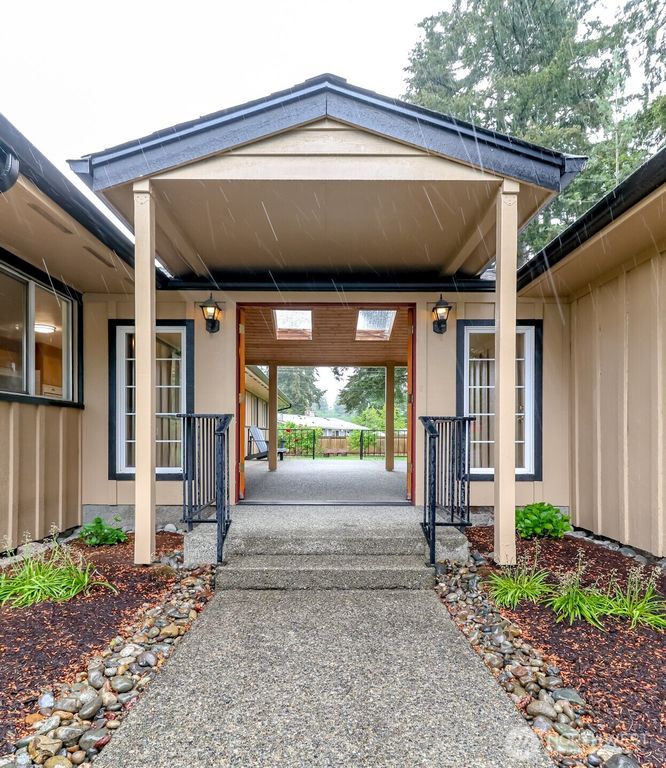 8223 Sherwood Forest Street SW, Lakewood, WA 98498