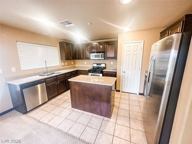 7333 Camden Pine Avenue, Las Vegas, NV 89129