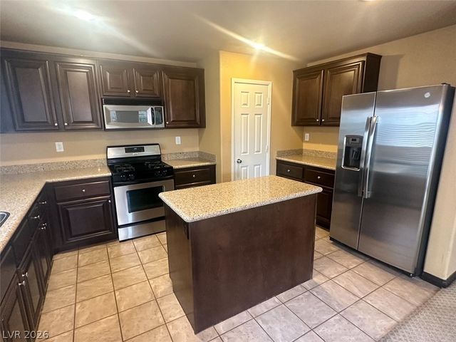 7333 Camden Pine Avenue, Las Vegas, NV 89129