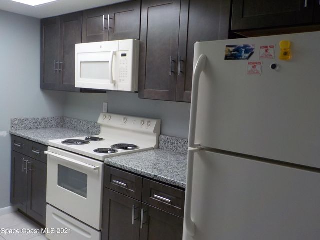 1617 NE Sunny Brook Lane NE 203, Palm Bay, FL 32905