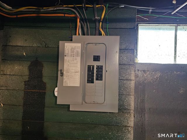 98 East Burnham Street, Bloomfield, CT 06002