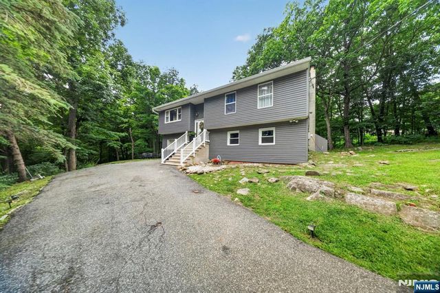 5 Lawrence Drive, Vernon, NJ 07422