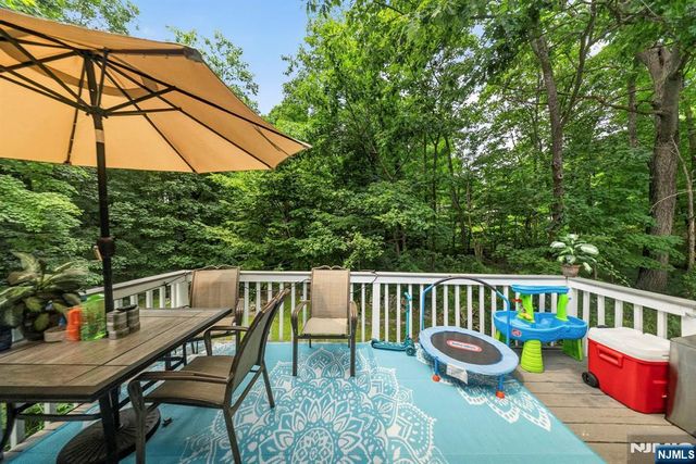 5 Lawrence Drive, Vernon, NJ 07422