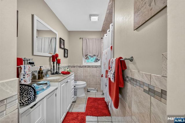 5 Lawrence Drive, Vernon, NJ 07422