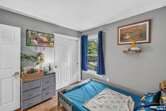 5 Lawrence Drive, Vernon, NJ 07422